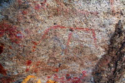 утес “Боритастаган на гранитные скалы которого нанесены рисунки охрой
