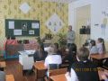 Учащиеся седьмого класса слушают лекцию-экскурсию